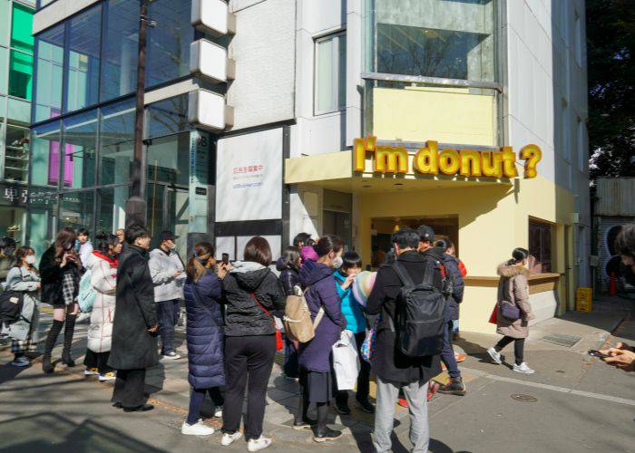 People lining up outside the popular donut shop, I'm donut?
